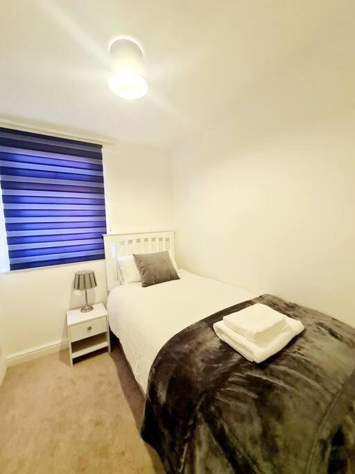 Cosy Luxurious 3 Bedroom House, Free Parking, Free Wifi, Private Garden, Free Netflix Havering Exterior photo