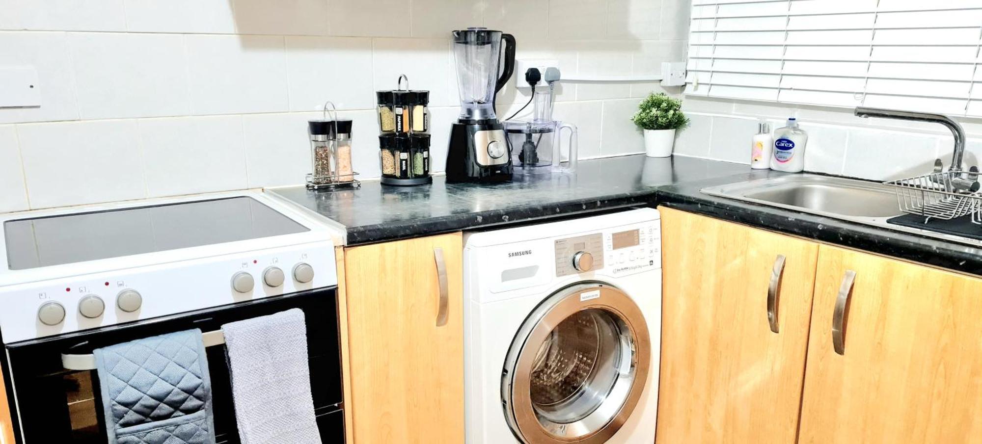 Cosy Luxurious 3 Bedroom House, Free Parking, Free Wifi, Private Garden, Free Netflix Havering Exterior photo